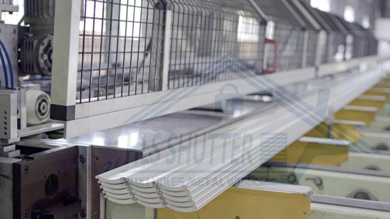 Aluminum slat roll forming machine.jpg